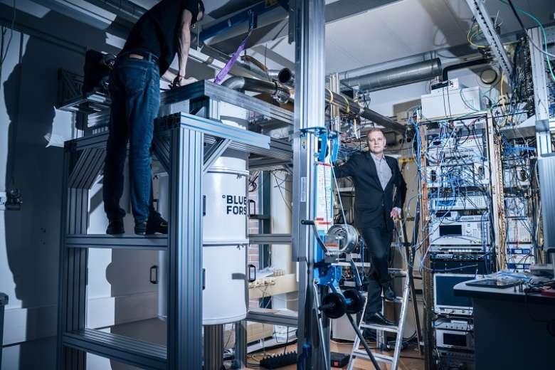 In 2018 the European Union launched the Quantum Flagship project that provides funding with a billion euros for over 5 000 researchers. Mikko Möttönen’s group is amongst them.